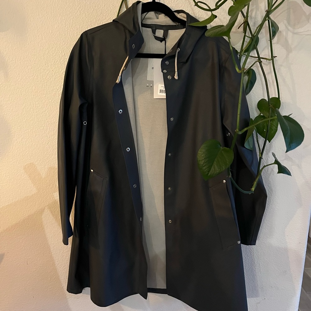 Stuttering rain jacket.